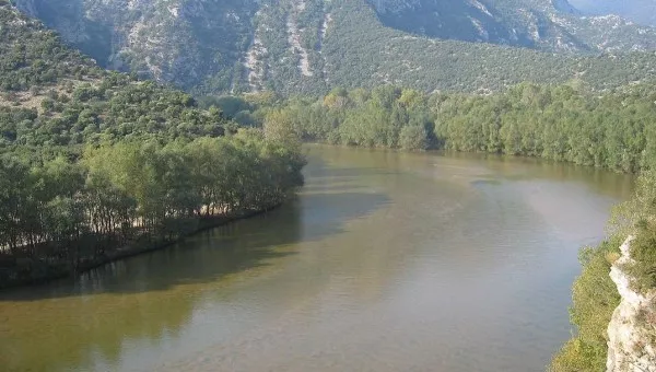 Река Места